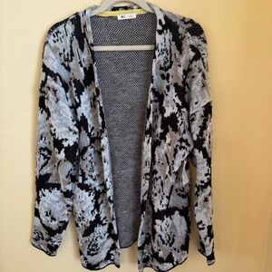 OVLA by Olive & VINE Floral Print Camo Cardigan Sweater Size Medium NWT